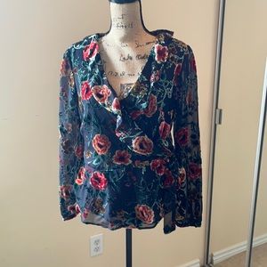 Lavendar brown brand too wrap/ tie